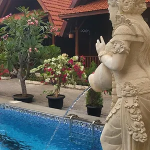 Guest house Uli Wood Villa, Bali - Near Gwk